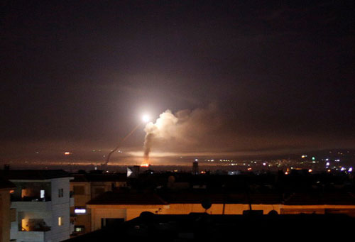 Syria nã 700 tên lửa tấn công máy bay Israel, S-300 "trố mắt nhìn"