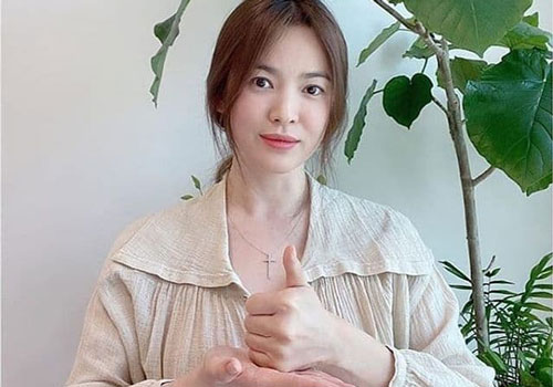 Song Hye Kyo công khai lộ diện sau tin đồn tái hợp tình cũ Hyun Bin, đáng chú ý nhất vẫn là nhan sắc 'bất biến'