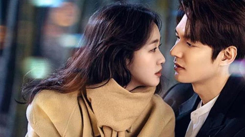 Kim Go Eun: Nữ diễn viên 29 tuổi đang là “nàng thơ” của Lee Min Ho trong Quân vương bất diệt (tựa gốc: The King: Eternal Monarch). Tuy nhiên, qua các tập đầu, sự kết hợp của hai ngôi sao vấp phải nhiều ý kiến chê bai. Khán giả nhận xét Lee Min Ho và Kim Go Eun có sức hút nếu đứng riêng. Thế nhưng khi xuất hiện chung trong một khung hình, bộ đôi lại thiếu vắng sự ăn ý và cảm xúc chân thực cần có của một cặp tình nhân màn ảnh đẹp.