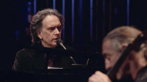 Peter Buffett không hối hận về lựa chọn của mình. Ảnh: Times.