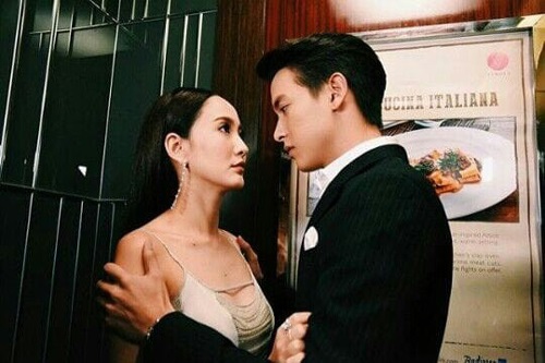 Bí mật từ chiếc điện thoại đặt dưới gối sau đêm tân hôn khiến chồng bàng hoàng đau xót