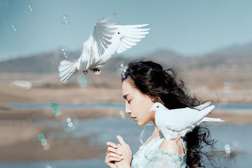 3 dấu hiệu chứng tỏ phụ nữ là "thần tiên hạ thế", nhận được sự phù trợ tối cao của Trời Phật