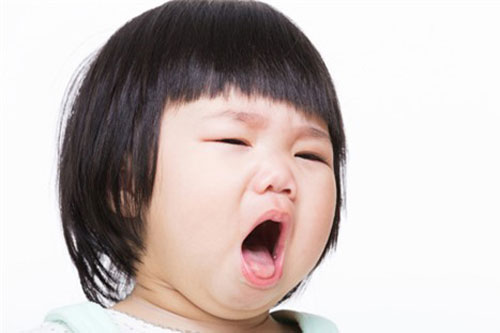 Khi mắc bệnh này trẻ sẽ có dấu hiệu tiêu biểu như: đau họng, ho khan... (Ảnh minh họa) Khi mắc bệnh này trẻ sẽ có dấu hiệu tiêu biểu như: đau họng, ho khan... (Ảnh minh họa)