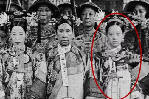 Vị cách cách xinh đẹp mà Từ Hi Thái Hậu sủng ái đến mức bắt giữ ở cung và không cho phép ở cạnh chồng là người như thế nào?