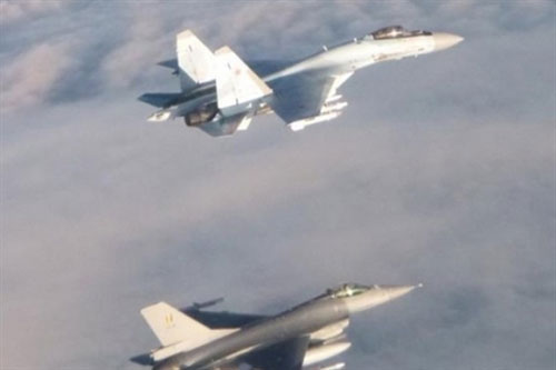 Su-35 đánh bại một nhóm F-22/35 của Mỹ và Australia