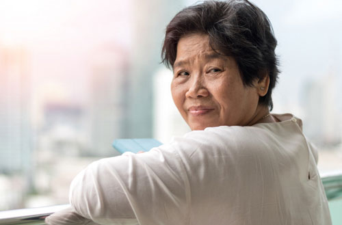 Nhìn con ngồi trước màn hình máy tính quên ăn quên ngủ mà vợ chồng tôi hối hận tột cùng