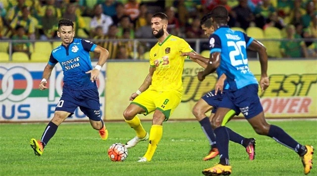 HLV Malaysia lo lắng khi bóng đá Việt Nam sắp trở lại - 2