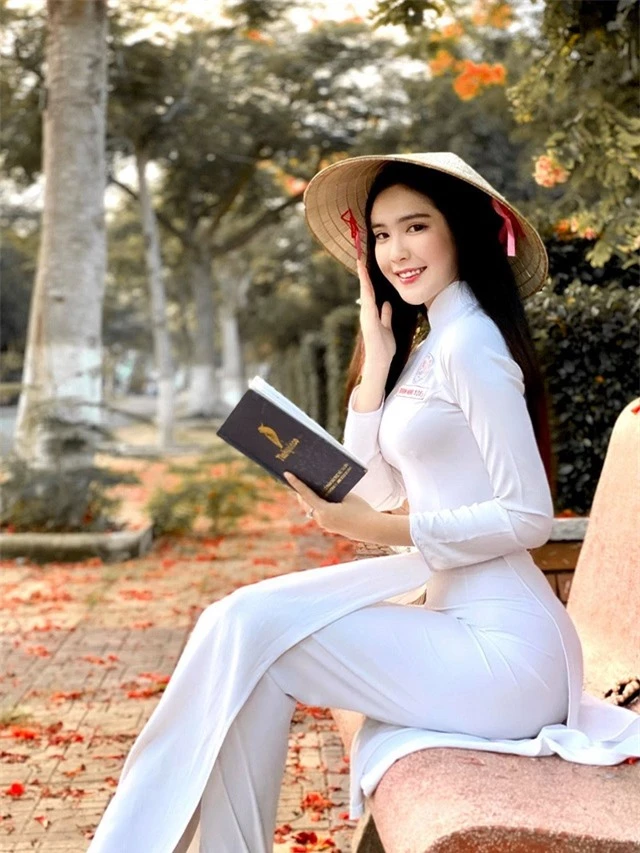 Hot girl được báo Trung Quốc khen ngợi đẹp dịu dàng mùa chia tay mái trường - 2