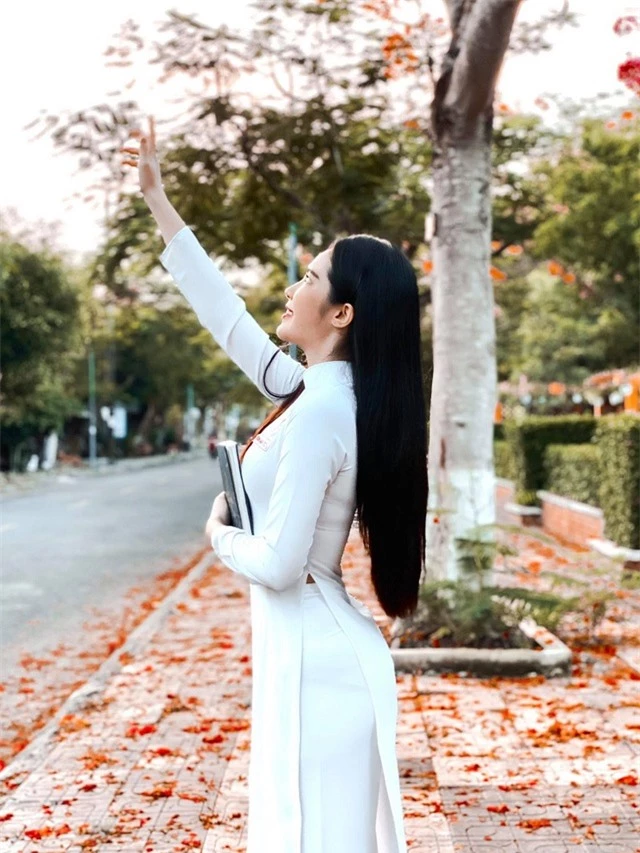 Hot girl được báo Trung Quốc khen ngợi đẹp dịu dàng mùa chia tay mái trường - 3