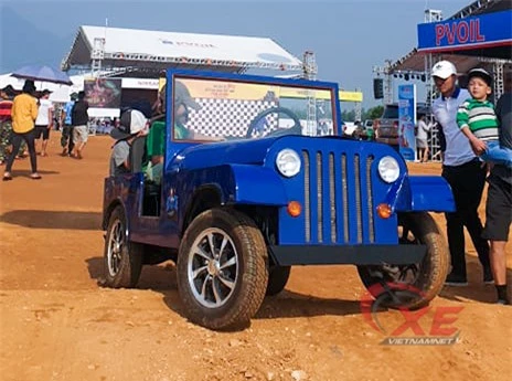 Xe 'Jeep mui trần' tự chế đẹp long lanh của dân chơi Ninh Bình