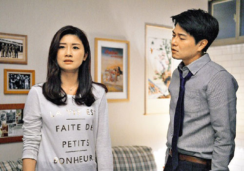 Lần nào tôi bê ra mâm cơm cầu kỳ, anh cũng nhìn tôi bằng ánh mắt lạ lùng