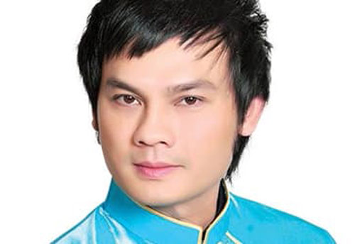 'Bạch mã hoàng tử' sân khấu Kim Tiểu Long: 'Tôi từng bị chửi là 'NSƯT hết thời''