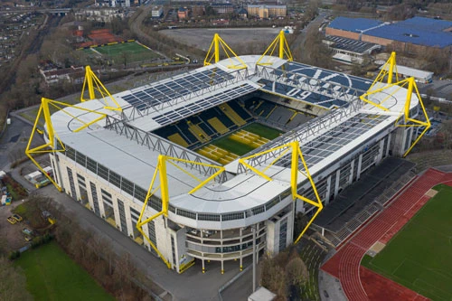 9 Signal Iduna Park (Dortmund - Tổng số phiếu bình chọn: 15,4 nghìn).