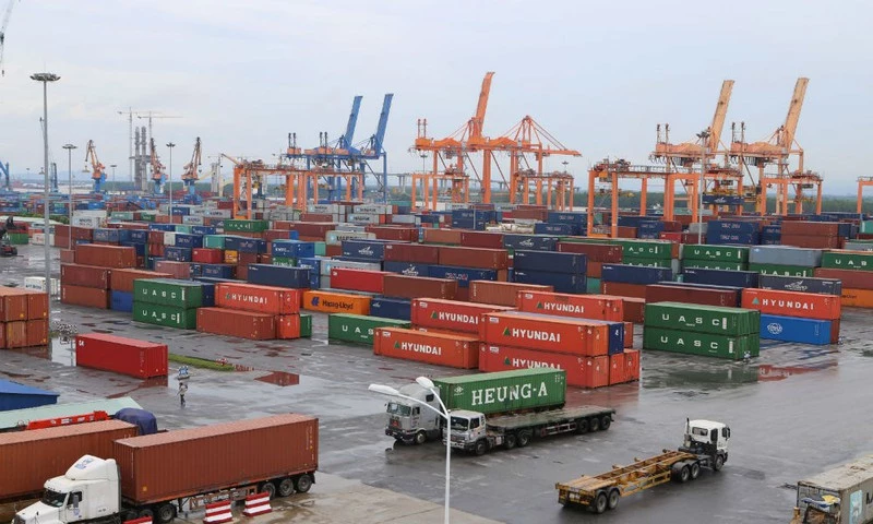 Hàng hóa xuất khẩu bằng đường biển qua cảng Cát Lái, Quận 2, TP.HCM.
