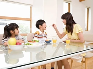 Những yêu thương của cha mẹ vô tình làm hại con trẻ