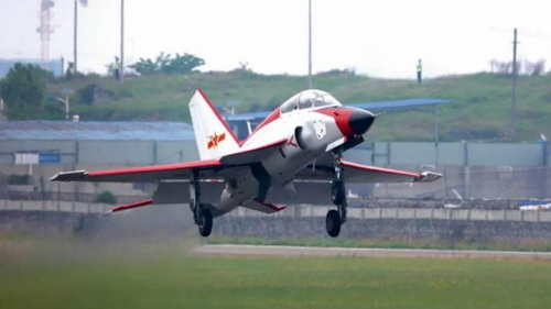 Phiên bản hải quân của JL-9 thực hiện chuyến bay đầu tiên