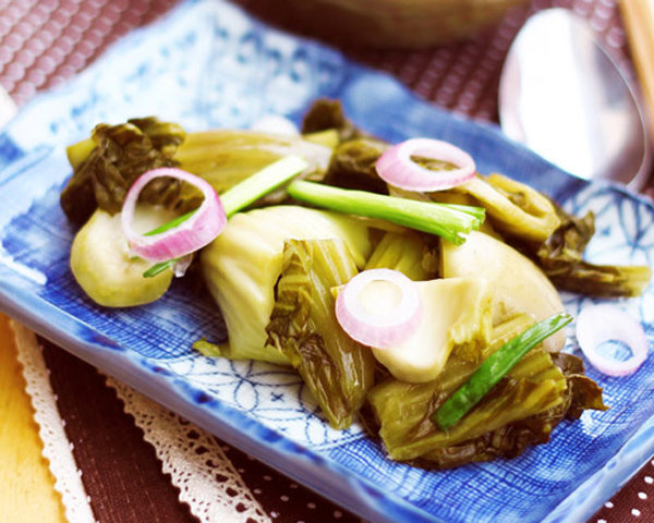 Chỉ cần lưu ý 1 chi tiết này, mẹ muối dưa cải sẽ luôn vàng giòn, không màng, không khú