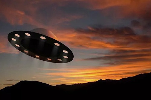 Người đàn ông Mỹ vô tình ghi được hình ảnh được cho là UFO