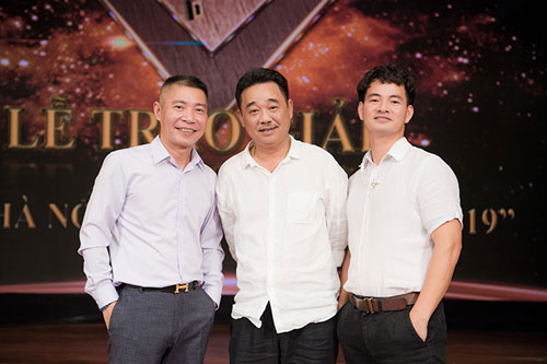 Dàn nghệ sĩ chúc mừng Công Lý