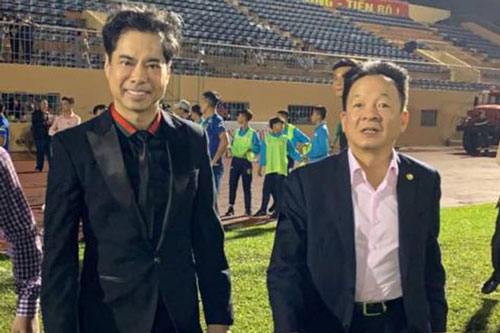 Mối thân tình và kỉ niệm rớt nước mắt của “ông hoàng nhạc sến” Ngọc Sơn với bầu Hiển