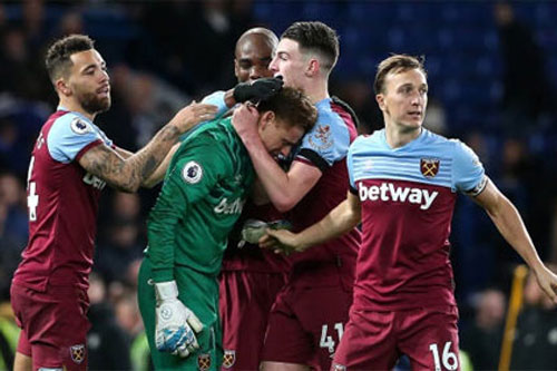 Ai sẽ là nạn nhân nếu Premier League tính điểm trung bình?