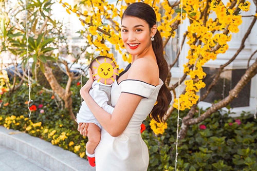 Hai 'mẹ bỉm sữa' sành điệu của showbiz Việt