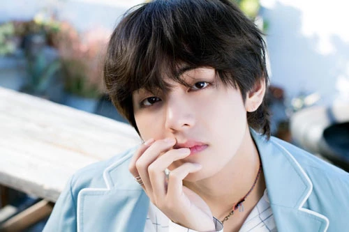 7. V (BTS).