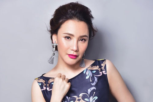 Hồ Quỳnh Hương bất ngờ tái xuất khoe giọng ngọt ngào da diết sau thời gian dài “mất tích”