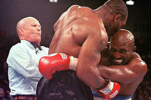 Võ sĩ huyền thoại Evander Holyfield thúc giục Mike Tyson sớm trở lại võ đài