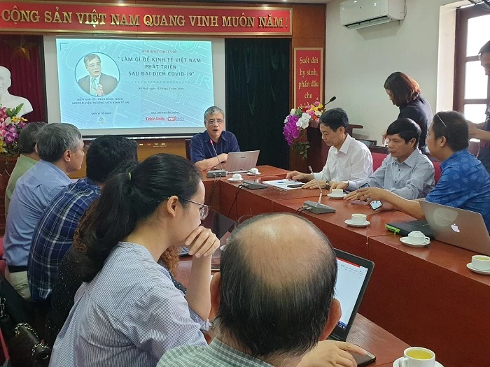 Buổi tọa đàm với chuyên đề “Làm gì để kinh tế Việt Nam phát triển sau đại dịch Covid-19” do Câu lạc bộ Cafe Số và Báo KT&ĐT phối hợp tổ chức