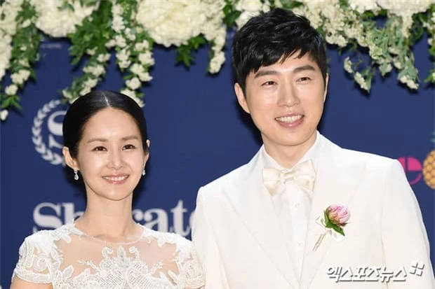 Đám cưới mỹ nhân 'Thư ký Kim' và phi công trẻ 4 năm trước bất ngờ leo thẳng lên top Naver, tất cả nhờ nhân vật này 3