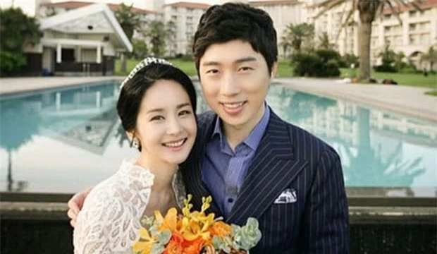 Đám cưới mỹ nhân 'Thư ký Kim' và phi công trẻ 4 năm trước bất ngờ leo thẳng lên top Naver, tất cả nhờ nhân vật này 9