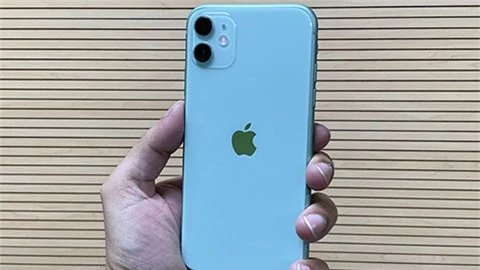 Sốc với iPhone 11 đẹp long lanh, giảm giá xuống ngang iPhone 7 Plus