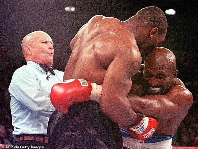 Tay đấm huyền thoại Holyfield tuyên bố sẽ hạ gục Mike Tyson khi tái đấu - Ảnh 1.