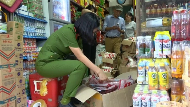Vòi bạch tuộc mì chính giả len lỏi khắp Hà Nội, tiêu thụ hàng tấn mỗi tháng - Ảnh 1.