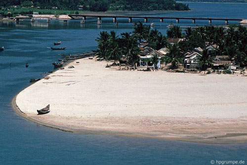 Ngắm Lăng Cô - vịnh đẹp nhất thế giới trong loạt ảnh cũ năm 1991-1992