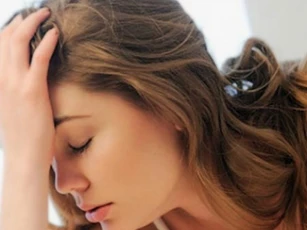 Có nên cố giữ tình cảm với người không còn hết lòng vì mình?