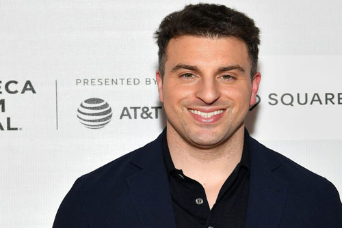 Nhà sáng lập kiêm CEO Airbnb giàu cỡ nào?