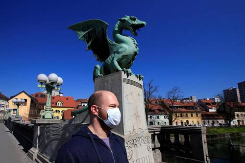 Quốc gia châu Âu đầu tiên tuyên bố hết dịch Covid-19