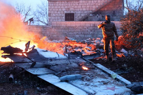 Su-25 của Nga bị bắn rơi ở Syria, phi công một mình đọ súng với phiến quân: Quyết không hàng