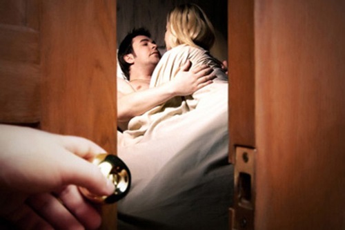 Cú lừa ngoạn mục của người chồng bội bạc nhằm ly hôn vợ bệnh tật