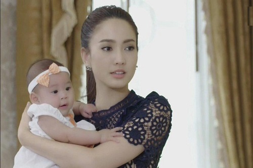 Không đưa tiền cho chồng tiêu, mẹ chồng bực mình tính tiền trông cháu nội