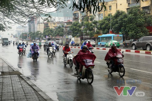Hà Nội có mưa rào và dông từ chiều tối 16/5