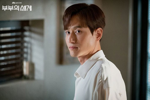 Nh&#x1EEF;ng &#x111;i&#x1EC1;u &#xED;t bi&#x1EBF;t v&#x1EC1; nam di&#x1EC5;n vi&#xEA;n v&#xE0;o vai &#x201C;g&#xE3; ch&#x1ED3;ng t&#x1ED3;i&#x201D;