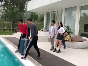 Nhà trọ Balanha: Sự thật cảnh quay Nhiên nằm trong vali, rơi xuống bể bơi