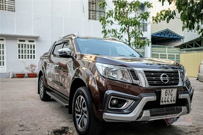 Nissan Navara giá 1,5 tỷ.