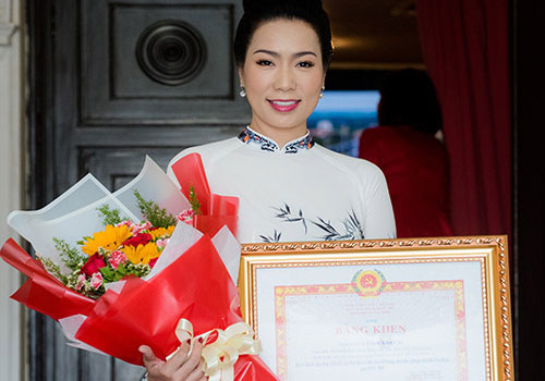 Trịnh Kim Chi nhận bằng 'Công dân tiêu biểu'