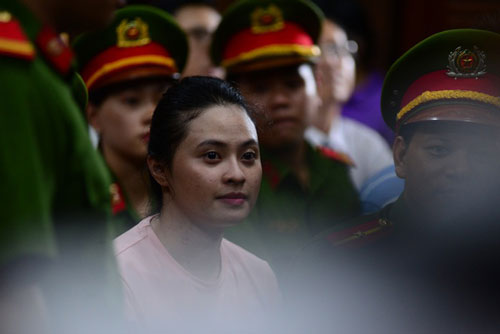 TP.HCM: Hot girl Ngọc Miu cùng nhân tình lại hầu tòa