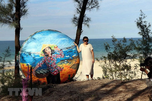 Độc đáo "con đường thuyền thúng" của làng chài bích họa Tam Thanh