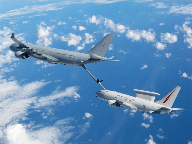 Airbus vượt mặt Boeing, là hãng hàng không đầu tiên trên thế giới có thể bơm xăng tự động khi đang bay - Ảnh 1.